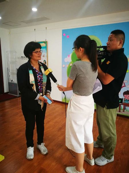 参访团团长接受《朝阳有线》采访(团结湖文化中心)_副本 参访团团长接受《朝阳有线》采访(团结湖文化中心)_副本