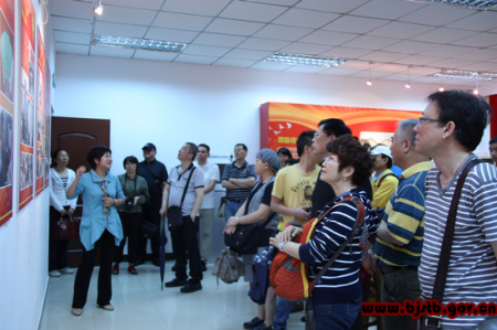 东城商台观看怀柔区渤海镇北沟村展板